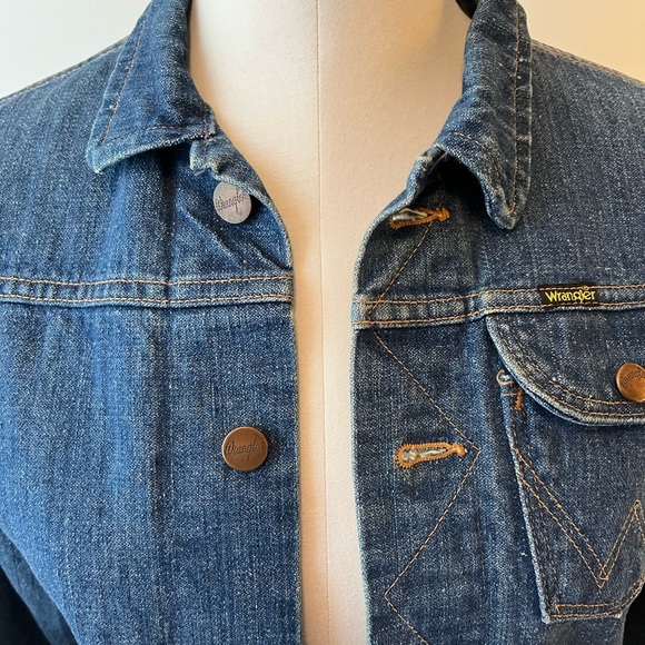 Vintage 70s Wrangler Denim / Jean Jacket w/ Handsewn Patches - Picture 3 of 8